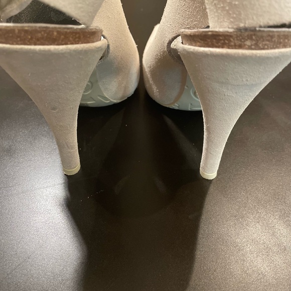 Pedro Garcia Open Toe off-white Suede Platform Sandals. Size 40 (10 US). - Picture 5 of 8